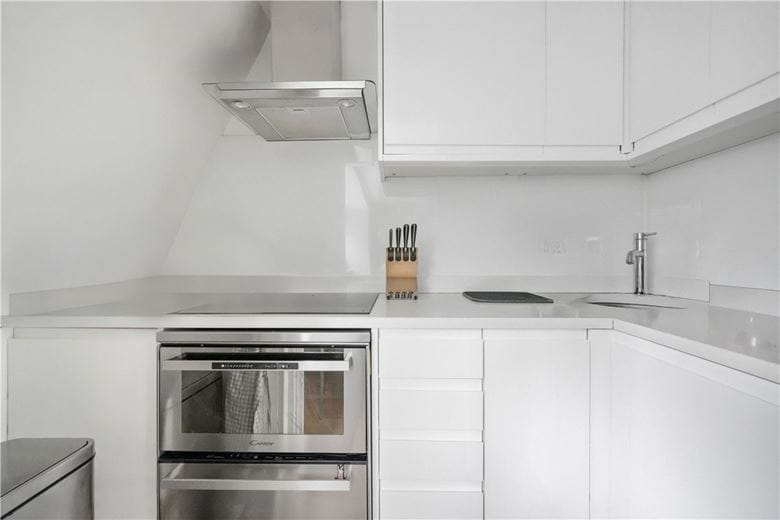 2 bedroom flat, Ennismore Gardens, London SW7 - Available