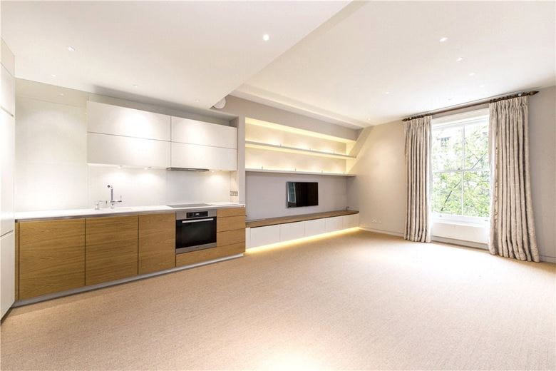 2 bedroom flat, Upper Addison Gardens, London W14 - Available