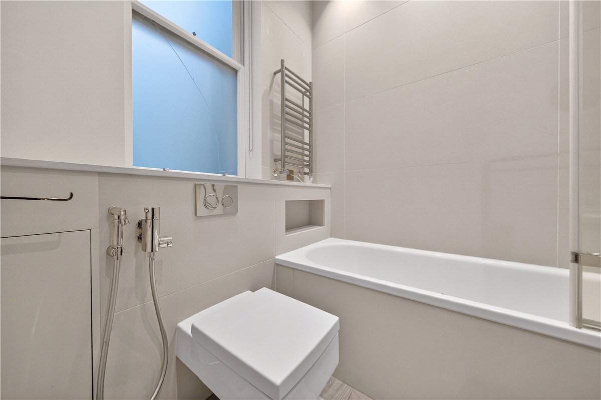 4 bedroom flat, Wynnstay Gardens, Kensington W8 - Available