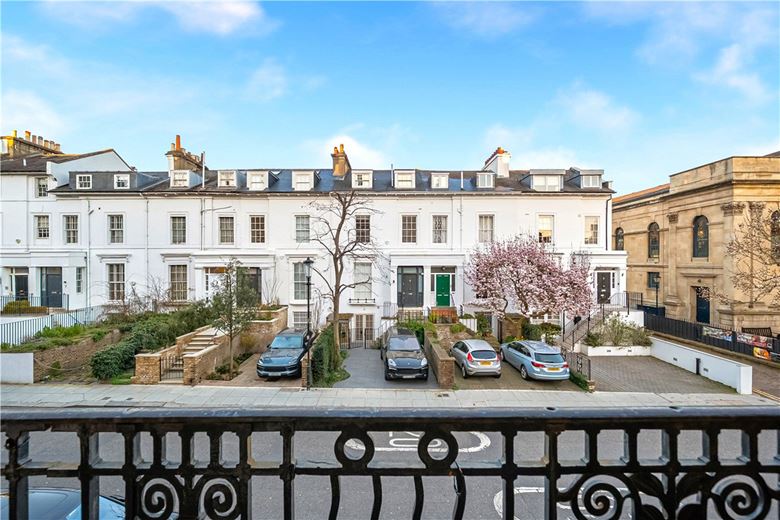 4 bedroom flat, Wynnstay Gardens, Kensington W8 - Available