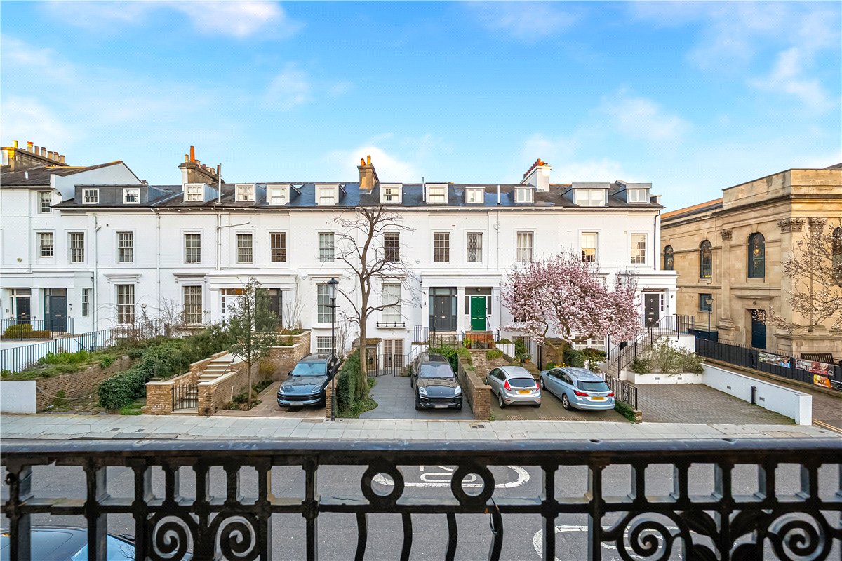 4 bedroom flat, Wynnstay Gardens, Kensington W8 - Available