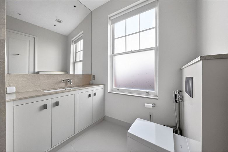 4 bedroom flat, Wynnstay Gardens, Kensington W8 - Available