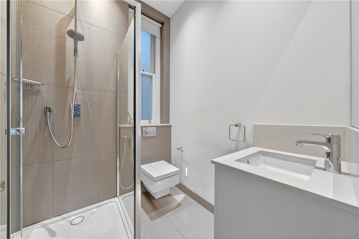 4 bedroom flat, Wynnstay Gardens, Kensington W8 - Available