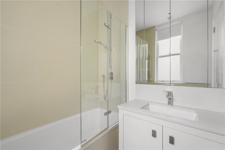 4 bedroom flat, Wynnstay Gardens, Kensington W8 - Available