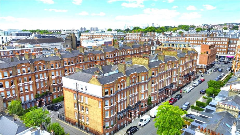 4 bedroom flat, Wynnstay Gardens, Kensington W8 - Available