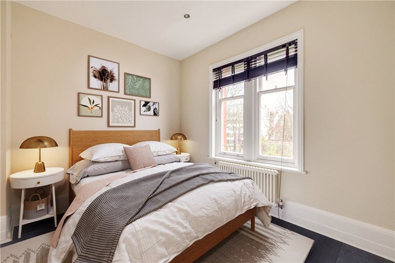 2 bedroom flat, Holland Park Road, Holland Park W14 - Available