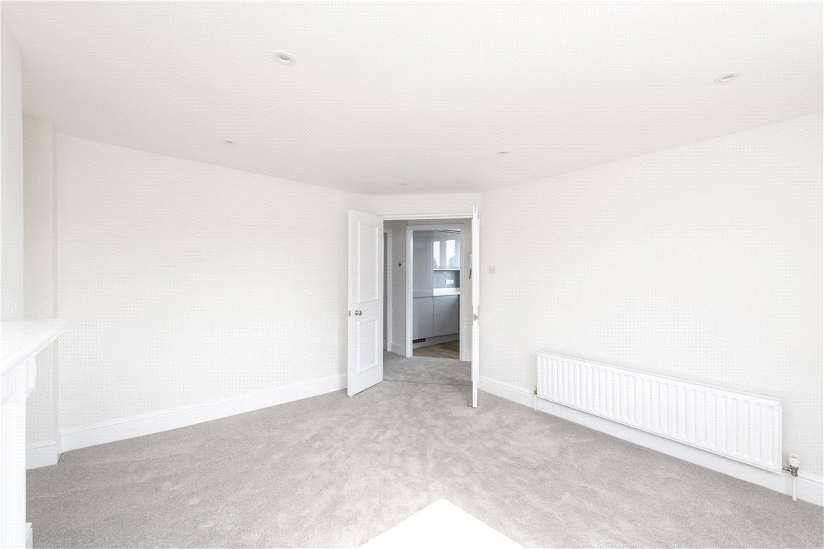 2 bedroom flat, Coleherne Road, West Brompton SW10 - Available