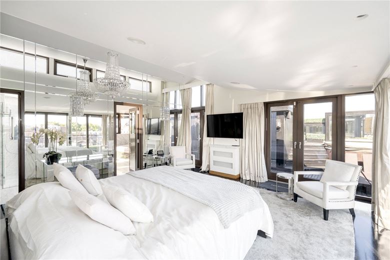 3 bedroom flat, Harrington Road, South Kensington SW7 - Available