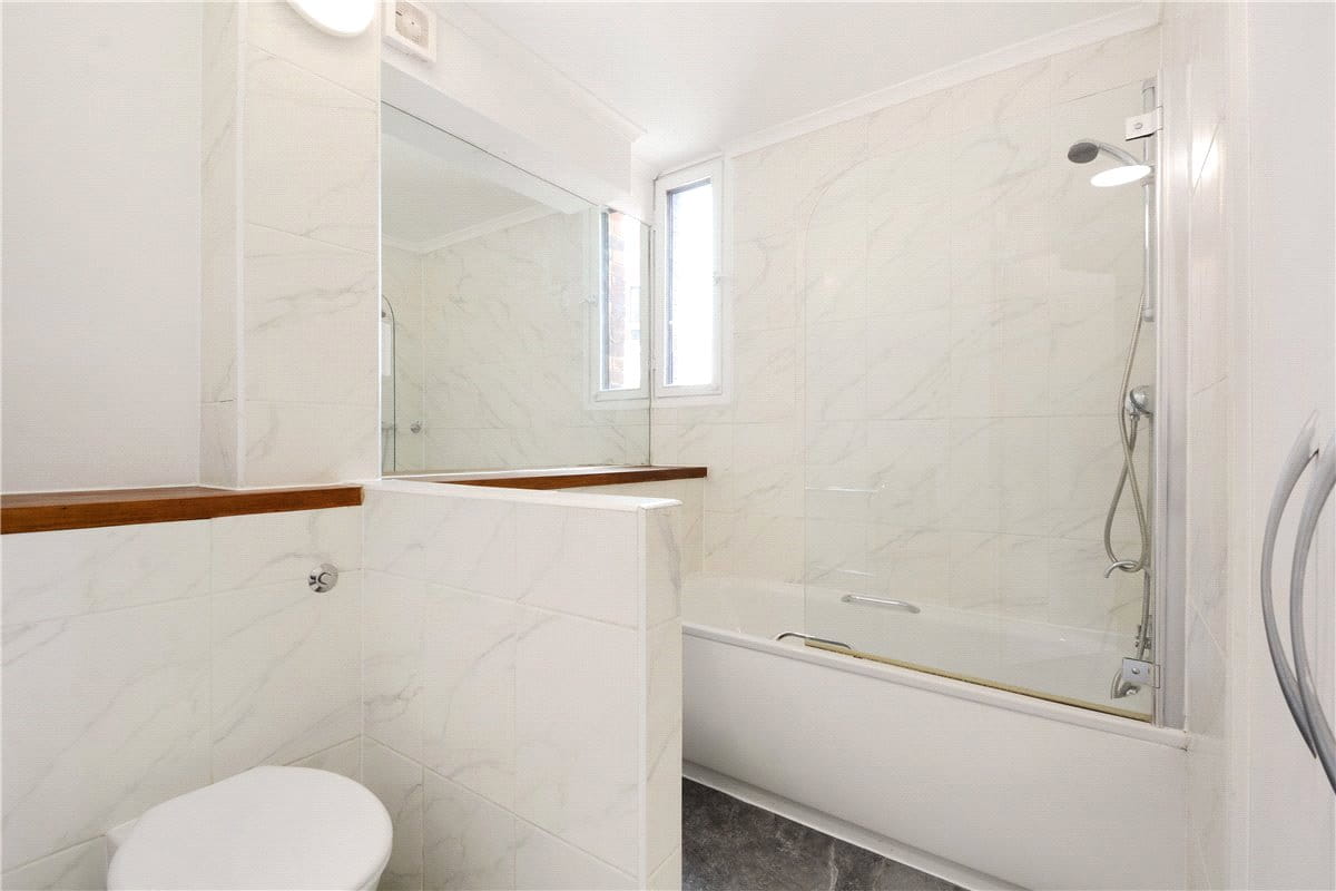 3 bedroom flat, Tachbrook Street, Pimlico SW1V - Available