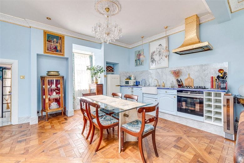 1 bedroom flat, Sloane Gardens, Chelsea SW1W - Available