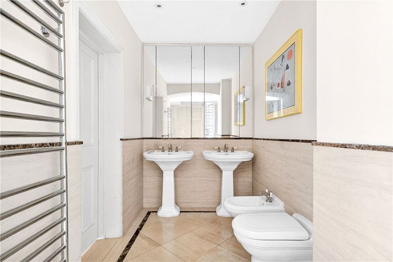 4 bedroom maisonette, Harrington Gardens, South Kensington SW7 - Available