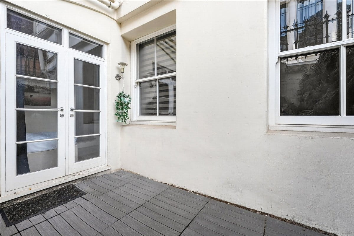 2 bedroom flat, Prince's Gate, South Kensington SW7 - Available