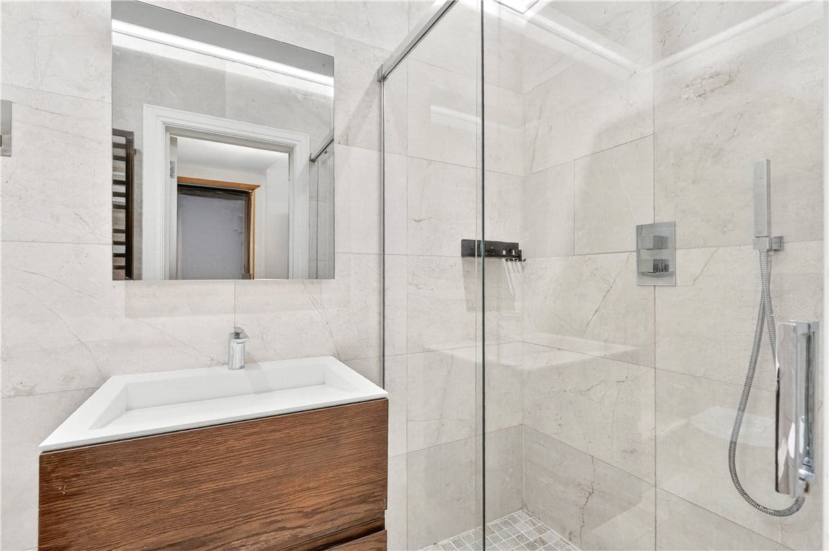 2 bedroom flat, Prince's Gate, South Kensington SW7 - Available