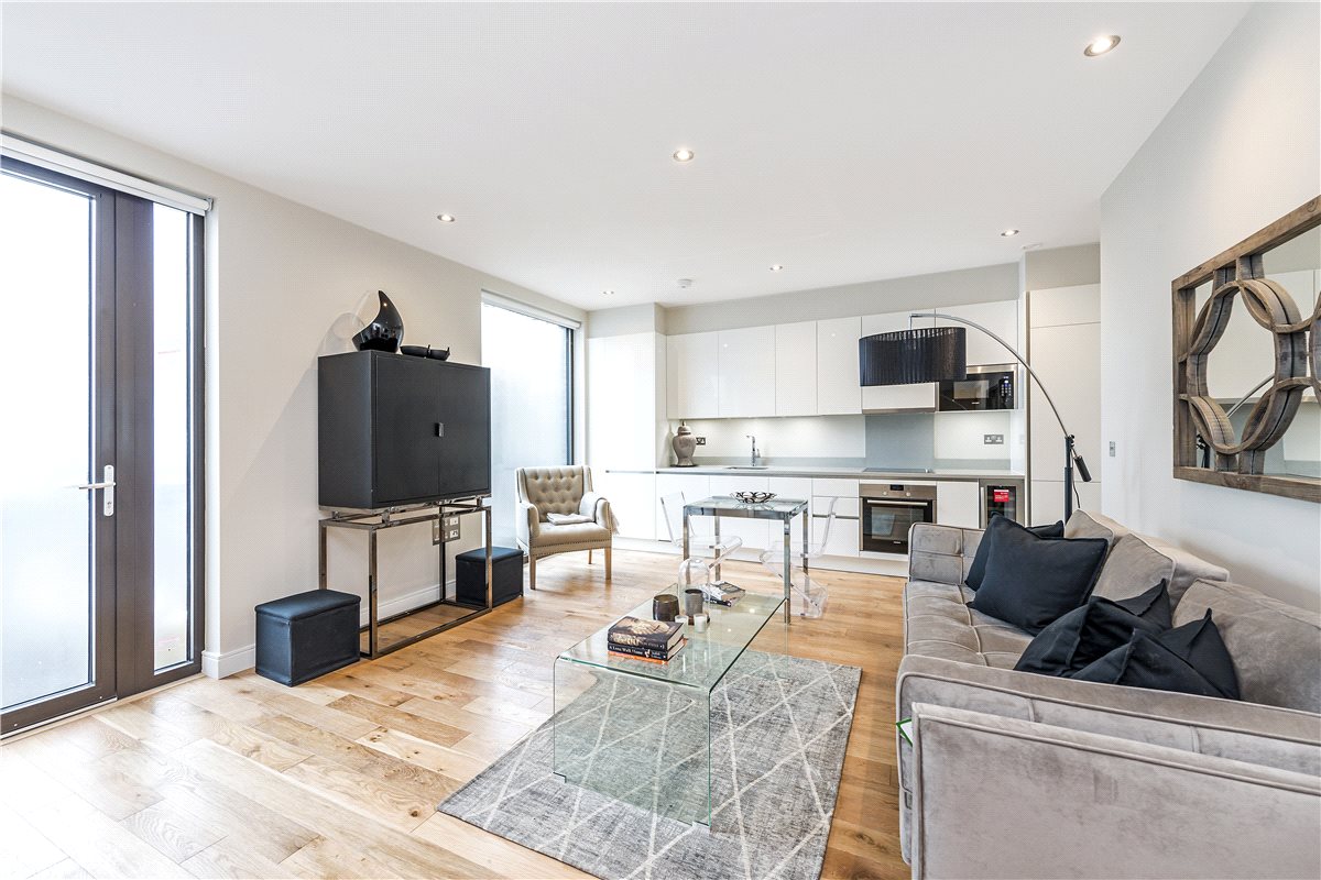 3 bedroom flat, Elgin Avenue, Maida Vale W9 - Sold
