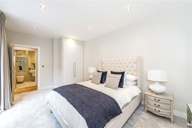 3 bedroom flat, Elgin Avenue, Maida Vale W9 - Sold