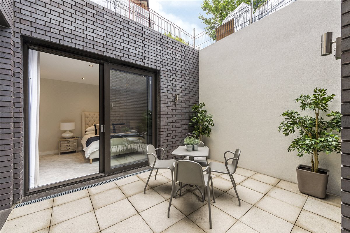 3 bedroom flat, Elgin Avenue, Maida Vale W9 - Sold