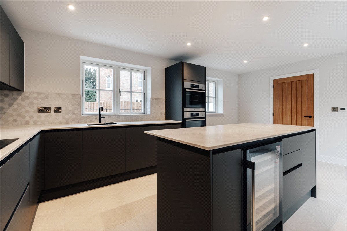 4 bedroom house, London Road, Chatteris PE16 - Available