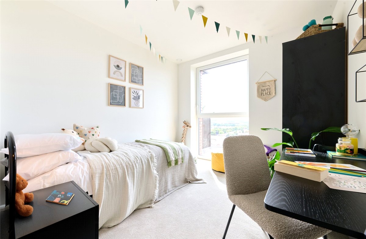 2 bedroom flat, Grand Union, Beresford Avenue HA0 - Available