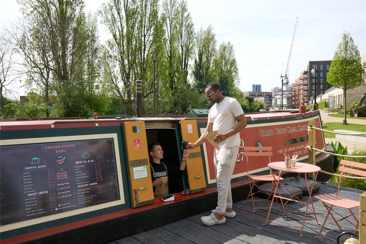 2 bedroom flat, Grand Union, Beresford Avenue HA0 - Available