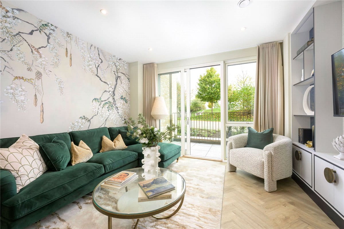 3 bedroom flat, Eddington Avenue, Cambridge CB3 - Available