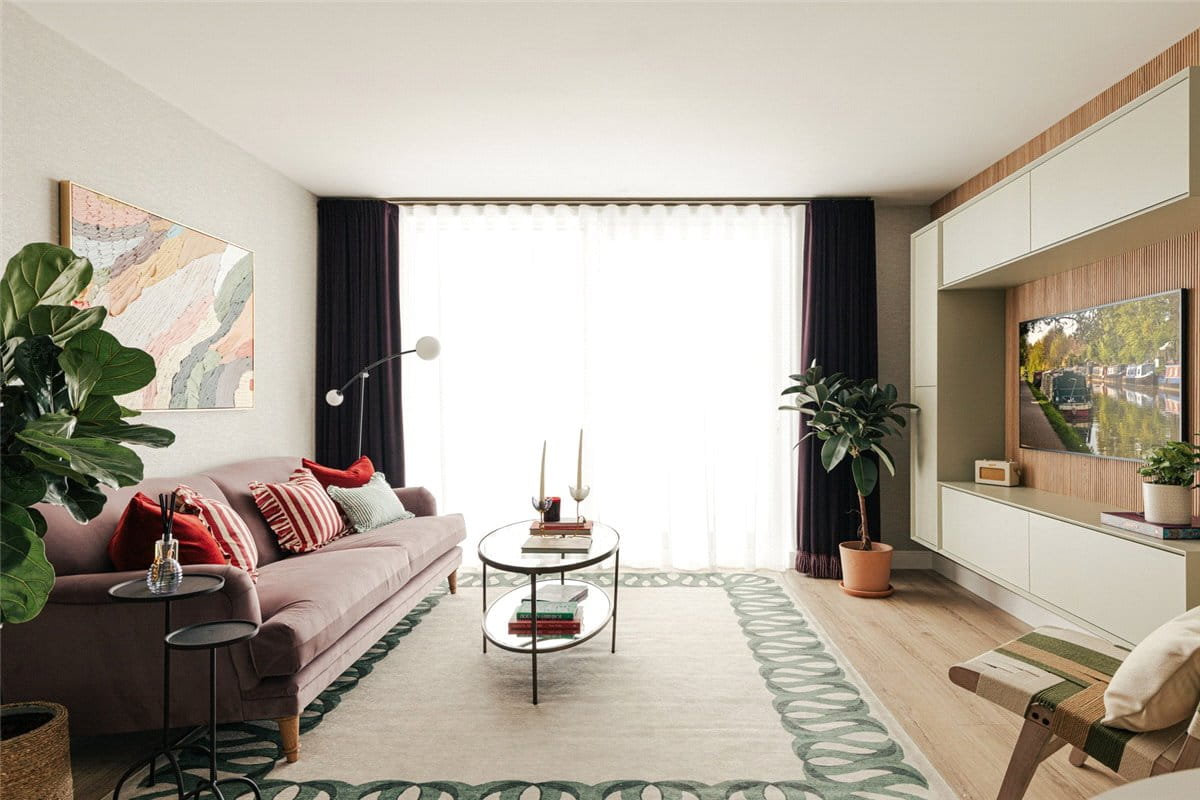 3 bedroom flat, Grand Union, Beresford Avenue HA0 - Available