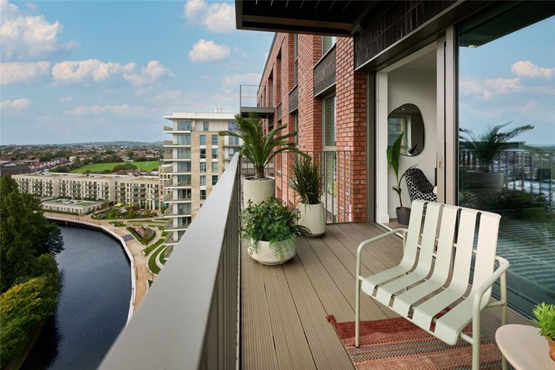 3 bedroom flat, Grand Union, Beresford Avenue HA0 - Available