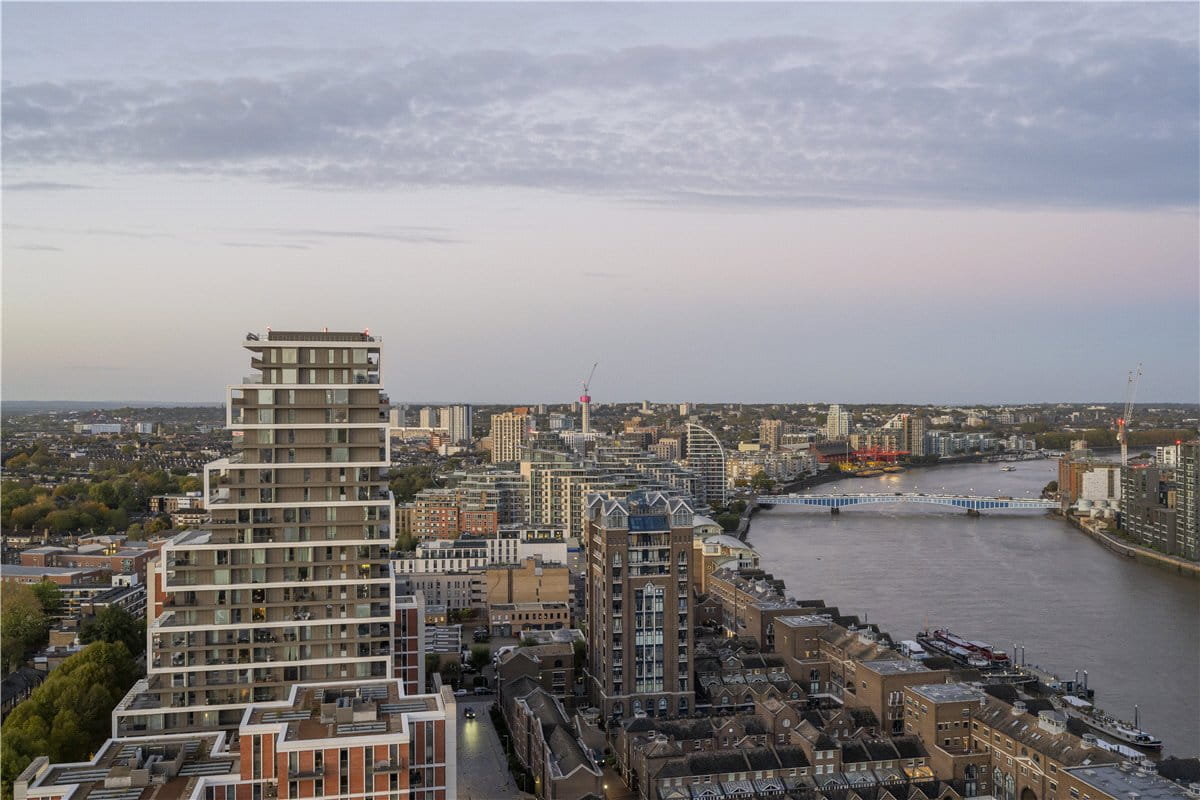 1 bedroom flat, York Road, London SW11 - Available