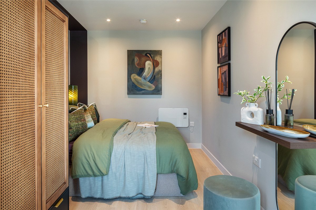 2 bedroom flat, Dutton Street, Manchester M3 - Available