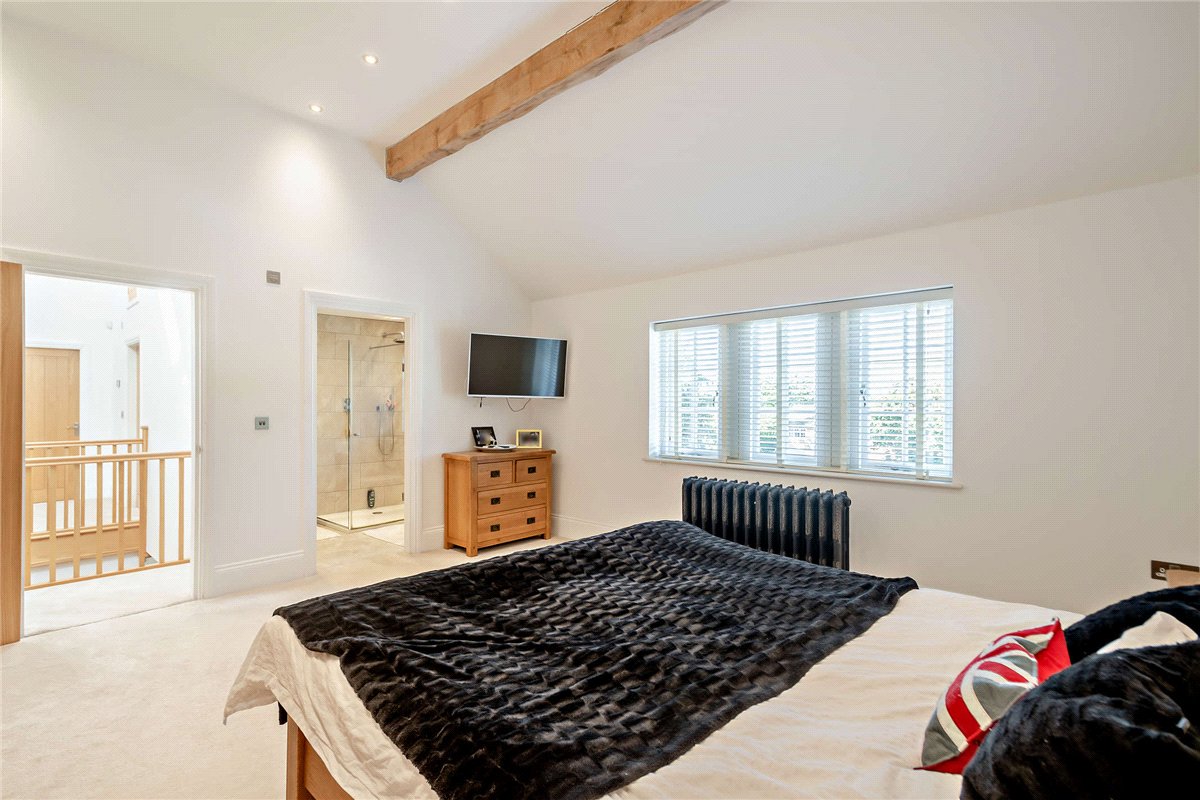 5 bedroom house, Main Street, Ledston WF10 - Available