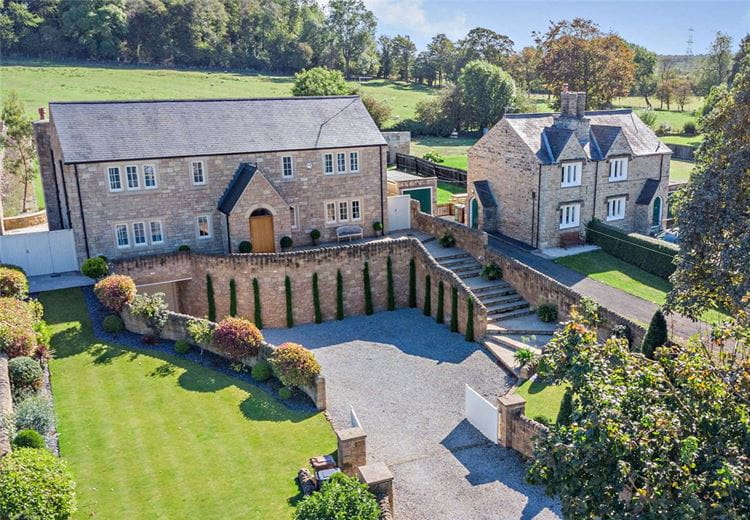 5 bedroom house, Main Street, Ledston WF10 - Available