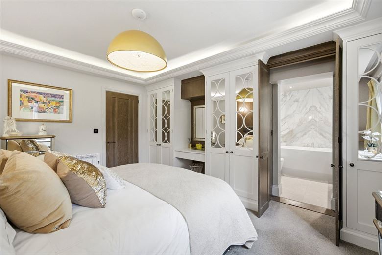 3 bedroom flat, Apartment 5, Esplanade Court, 2 St. Marys Walk HG2 - Available