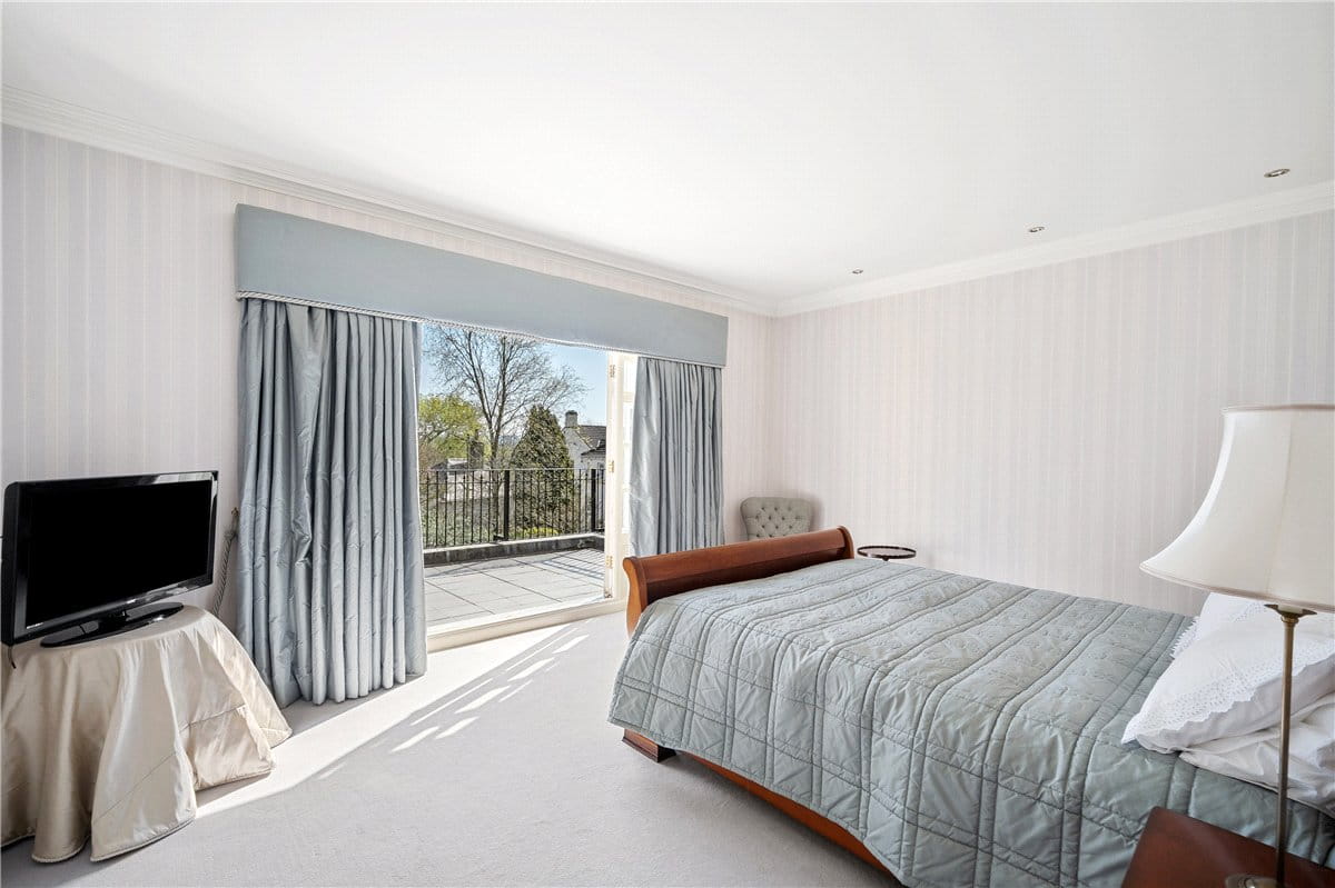 6 bedroom house, Crag Lane, Huby LS17 - Available