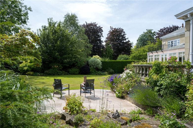 6 bedroom house, Crag Lane, Huby LS17 - Available