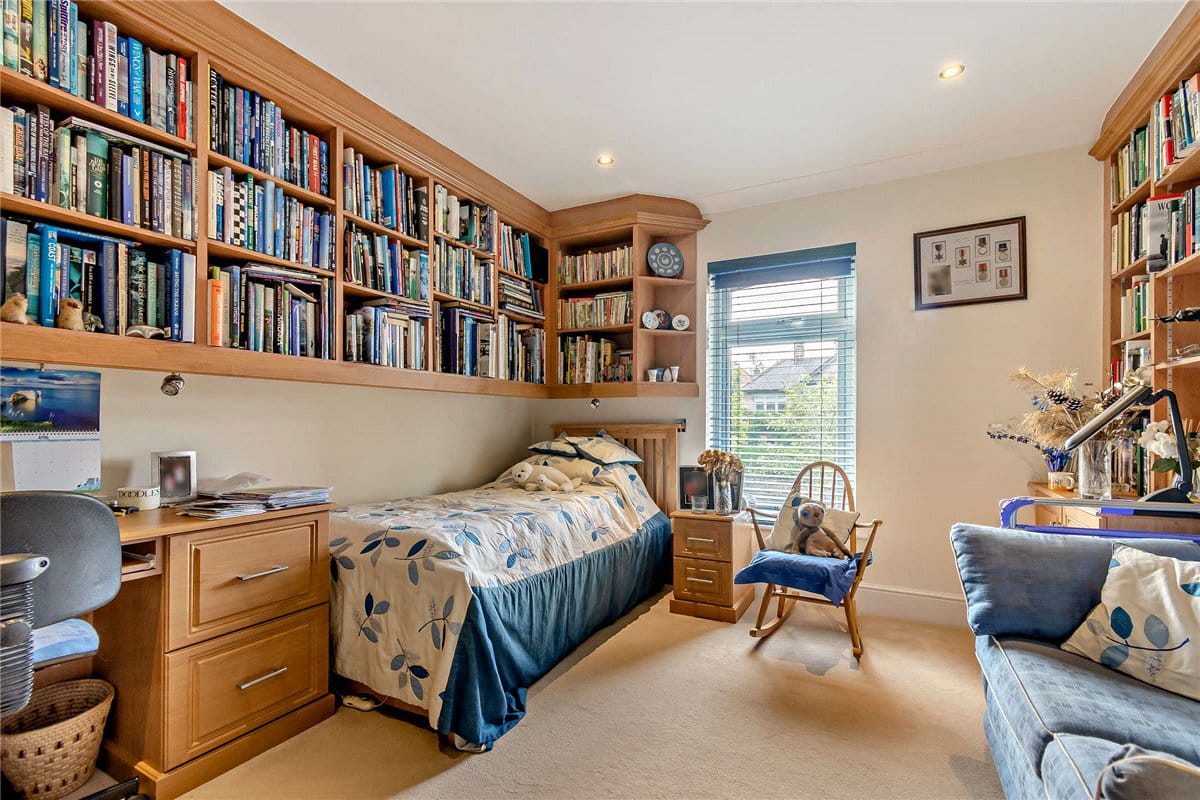 3 bedroom flat, St James Court, 29A Wheatlands Road East HG2 - Sold STC