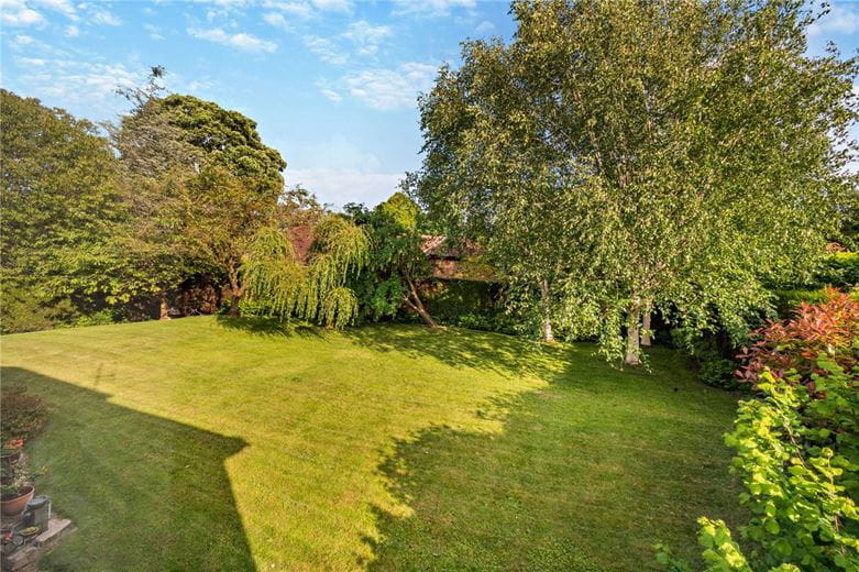 3 bedroom flat, St James Court, 29A Wheatlands Road East HG2 - Sold STC