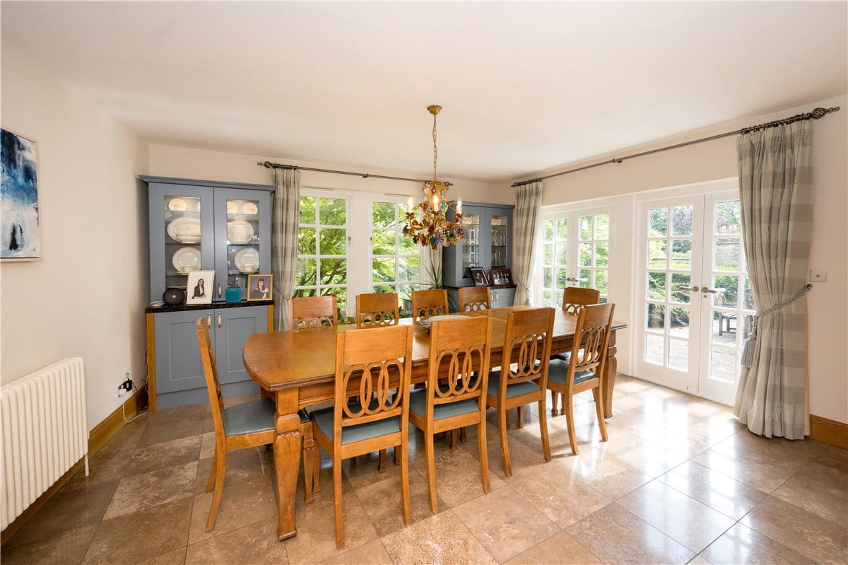 5 bedroom house, Briestfield Road, Briestfield WF12 - Available