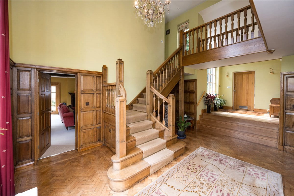 5 bedroom house, Briestfield Road, Briestfield WF12 - Available