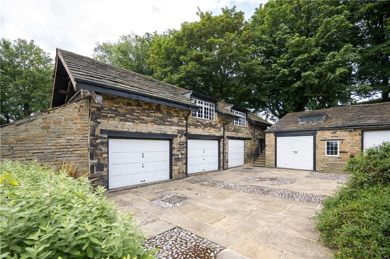 5 bedroom house, Briestfield Road, Briestfield WF12 - Available