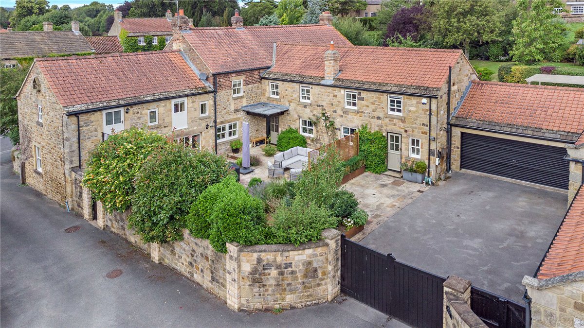 5 bedroom house, Shaw Lane, Farnham HG5 - Sold