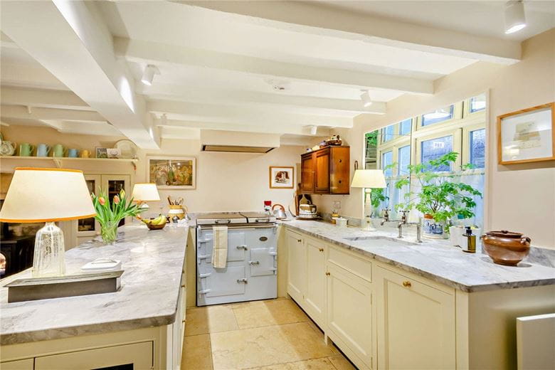 2 bedroom house, Wellington Square, Harrogate HG2 - Available