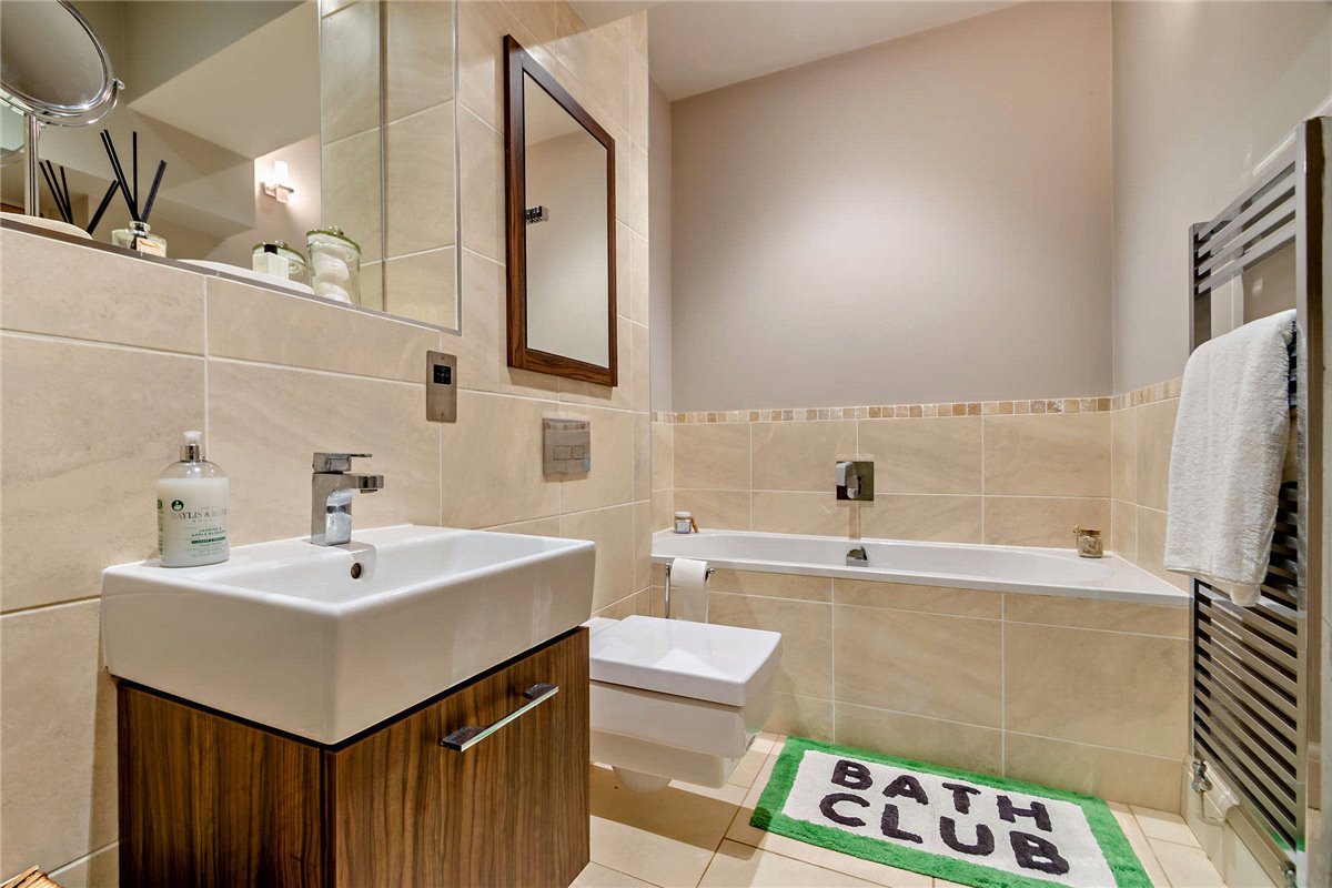 2 bedroom flat, North Park Road, Harrogate HG1 - Sold