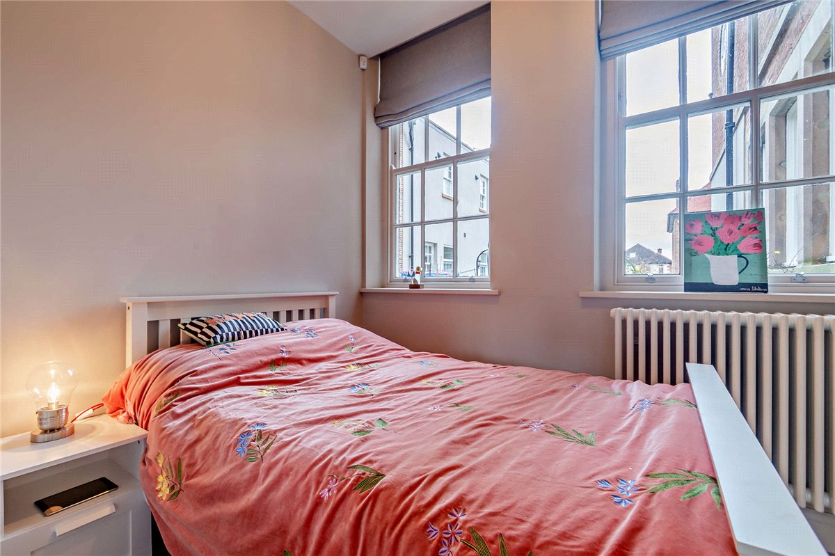 2 bedroom flat, North Park Road, Harrogate HG1 - Sold