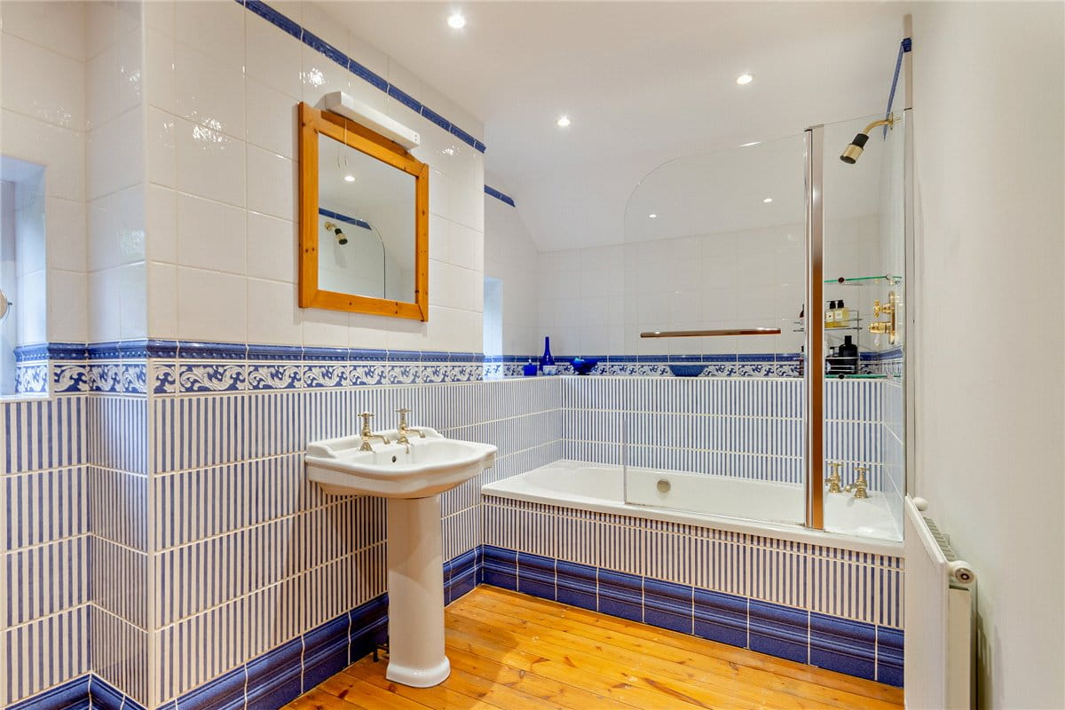 5 bedroom house, Nidd Bank, Knaresborough HG5 - Sold