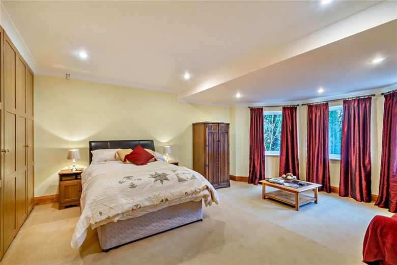 5 bedroom house, Nidd Bank, Knaresborough HG5 - Sold