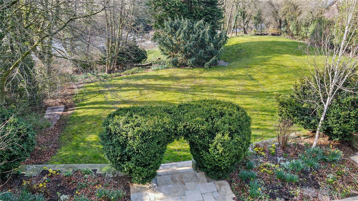 5 bedroom house, Nidd Bank, Knaresborough HG5 - Sold