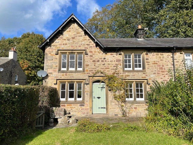 3 bedroom house, 1 Smithy Row, Hurst Green BB7 - Available