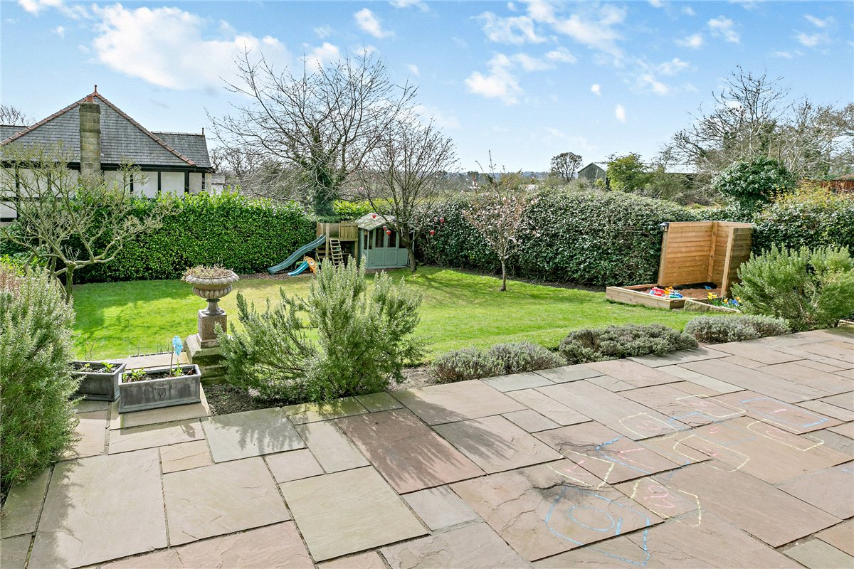 6 bedroom house, Crag Lane, Huby LS17 - Sold