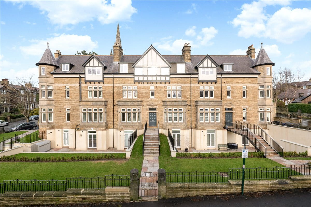 2 bedroom flat, Franklin Mount, Harrogate HG1 - Sold STC