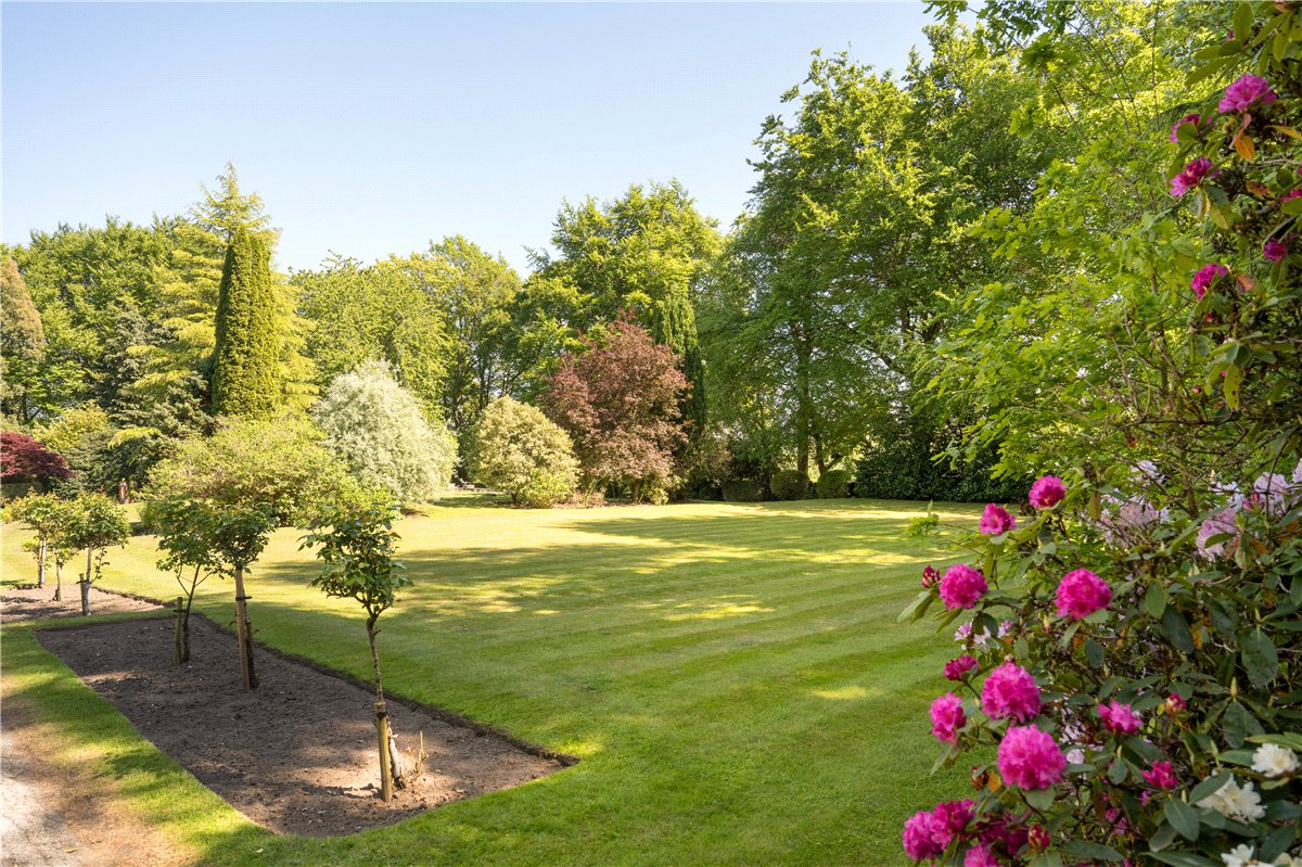 6 bedroom house, Burley Woodhead, Near Ilkley LS29 - Available