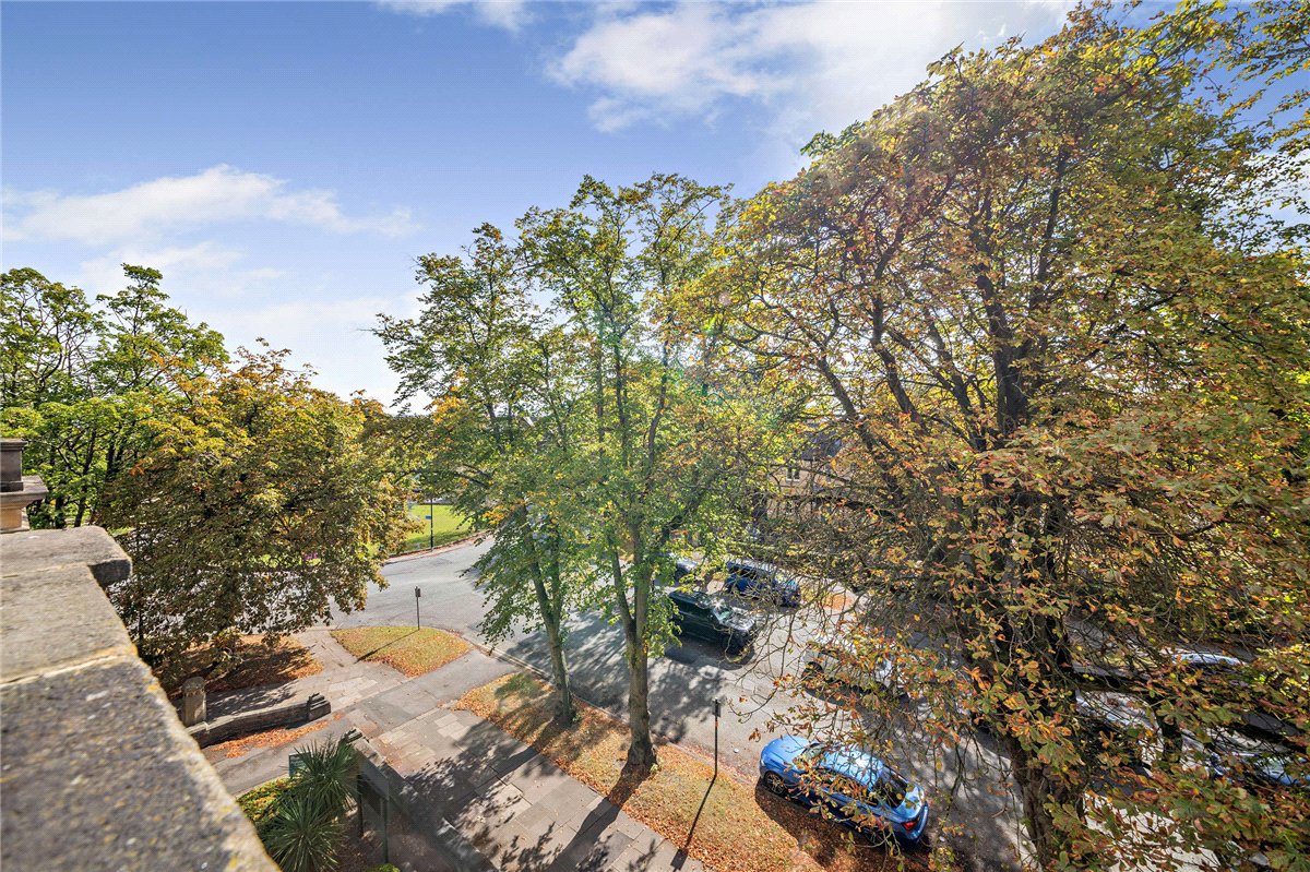 3 bedroom flat, Victoria Avenue, Harrogate HG1 - Sold